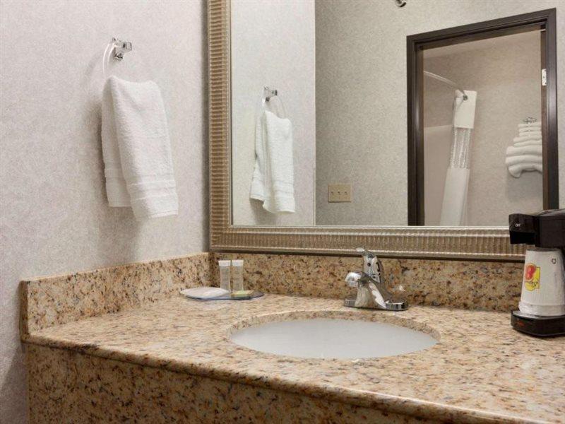 Riverdale Inn ويست سبرينغفيلد المظهر الخارجي الصورة