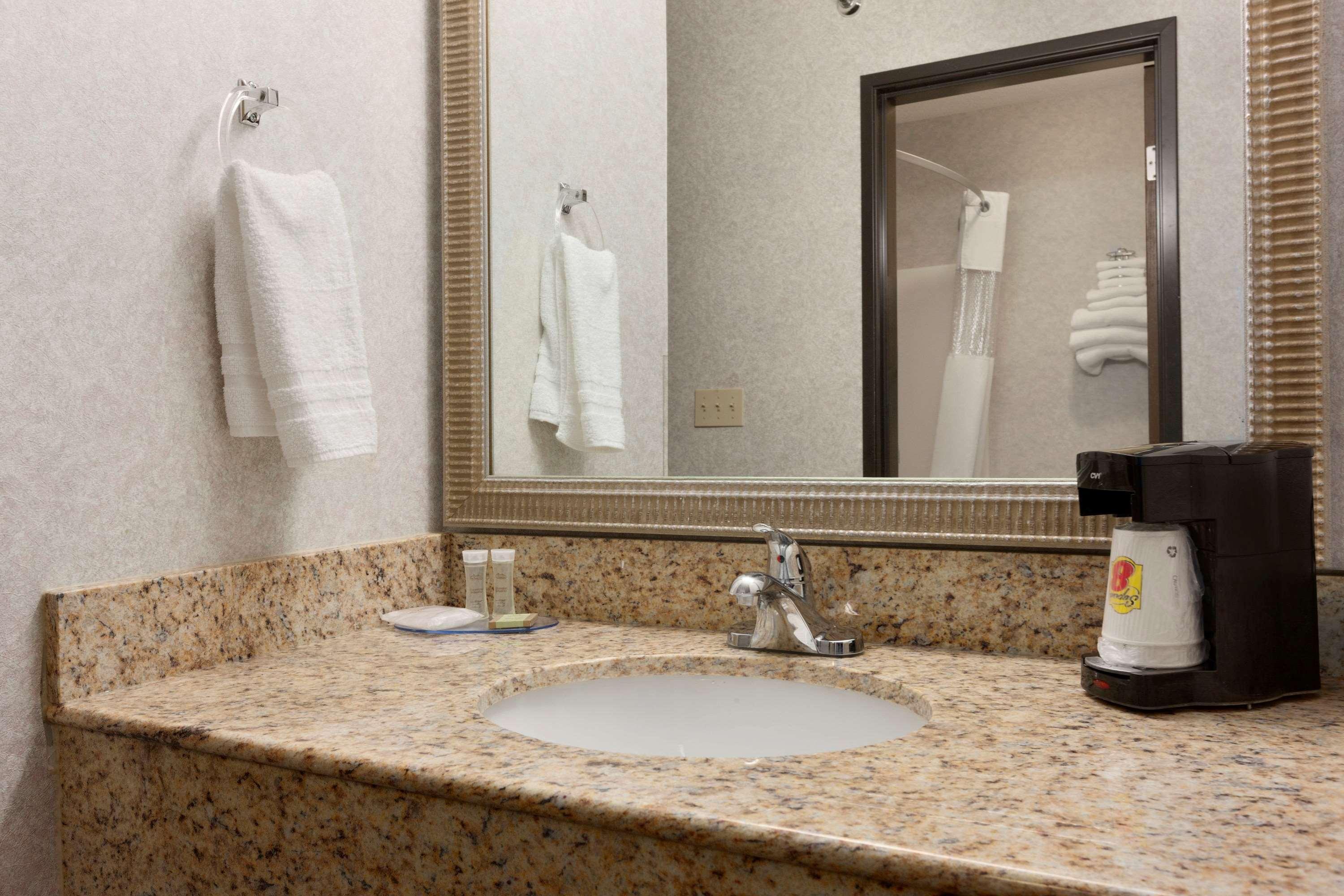 Riverdale Inn ويست سبرينغفيلد المظهر الخارجي الصورة